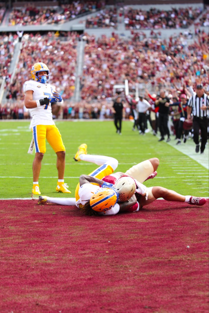 V89Sports's tweet photo. First Half Flicks 🏈
📸: Avery Howard
#FSUFootball #FSUvsPitt https://t.co/rPhpGTgg4D