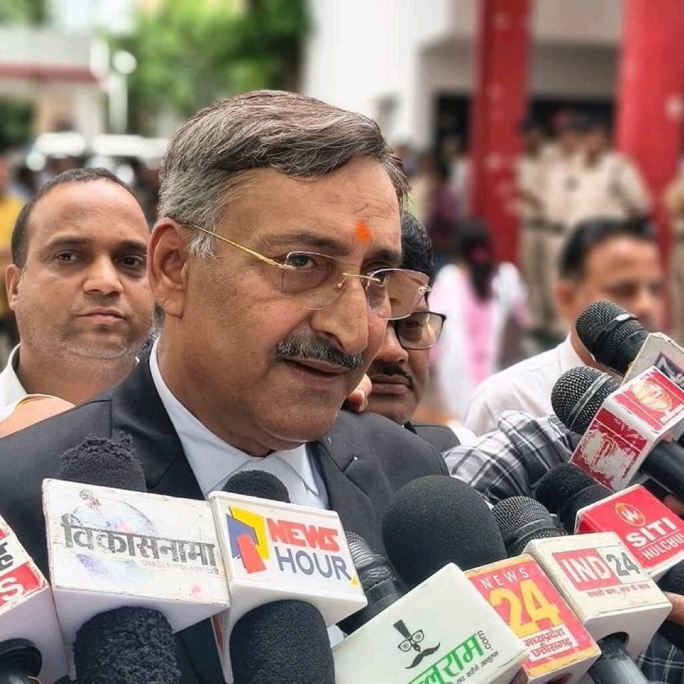 BrahminComunity's tweet image. अनिल मिश्रा के 3 लक्ष्य है -

1- अंबेडकर को खत्म करना 

2- आरक्षण खत्म करना 

3- सनातन की स्थापना करना 

 #मैं_भी_अनिल_मिश्रा !!