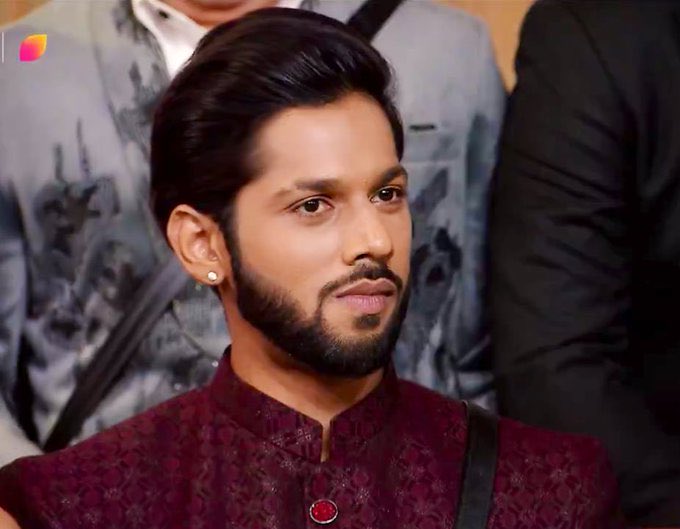 urAlex_'s tweet image. The contestant is so goated that the makers have to cut his scenes so that their favourites can be seen and because of this the episodes are getting boring day by day and the trp is going down.

thats baseer ali for you makers &amp;gt;&amp;gt;

#BaseerAli #Bahana #BiggBoss19