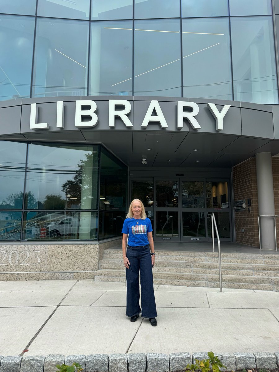 RepMGS's tweet image. A busy weekend morning at the library, with story hour, a children&apos;s playgroup, crafts workshops, and study groups! 

There was also a banned book reading of Fahrenheit 451, Ray Bradbury&apos;s cautionary tale about censorship and book burning as a response to the Red Scare.