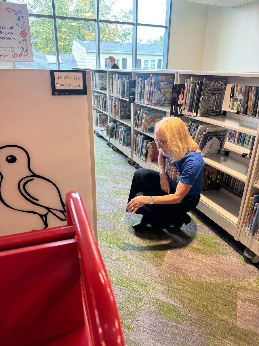 RepMGS's tweet image. A busy weekend morning at the library, with story hour, a children&apos;s playgroup, crafts workshops, and study groups! 

There was also a banned book reading of Fahrenheit 451, Ray Bradbury&apos;s cautionary tale about censorship and book burning as a response to the Red Scare.