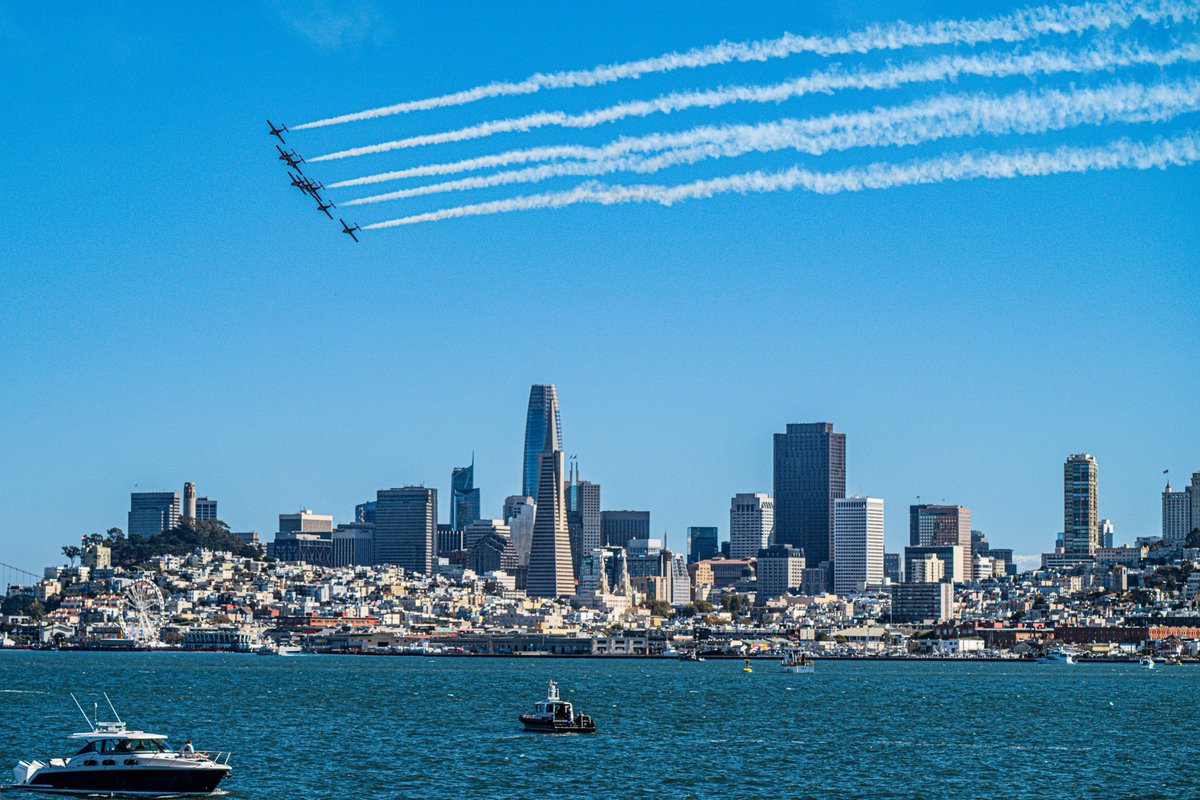 GTBundy's tweet photo. Canadian Forces Snowbirds (@CFSnowbirds) 🇨🇦 at San Francisco Fleet Week (@FleetWeekSF) 🌉 #fleetweeksf #fleetweek2025 #FleetWeek  #CFSnowbirds https://t.co/eMmy6jRAqy