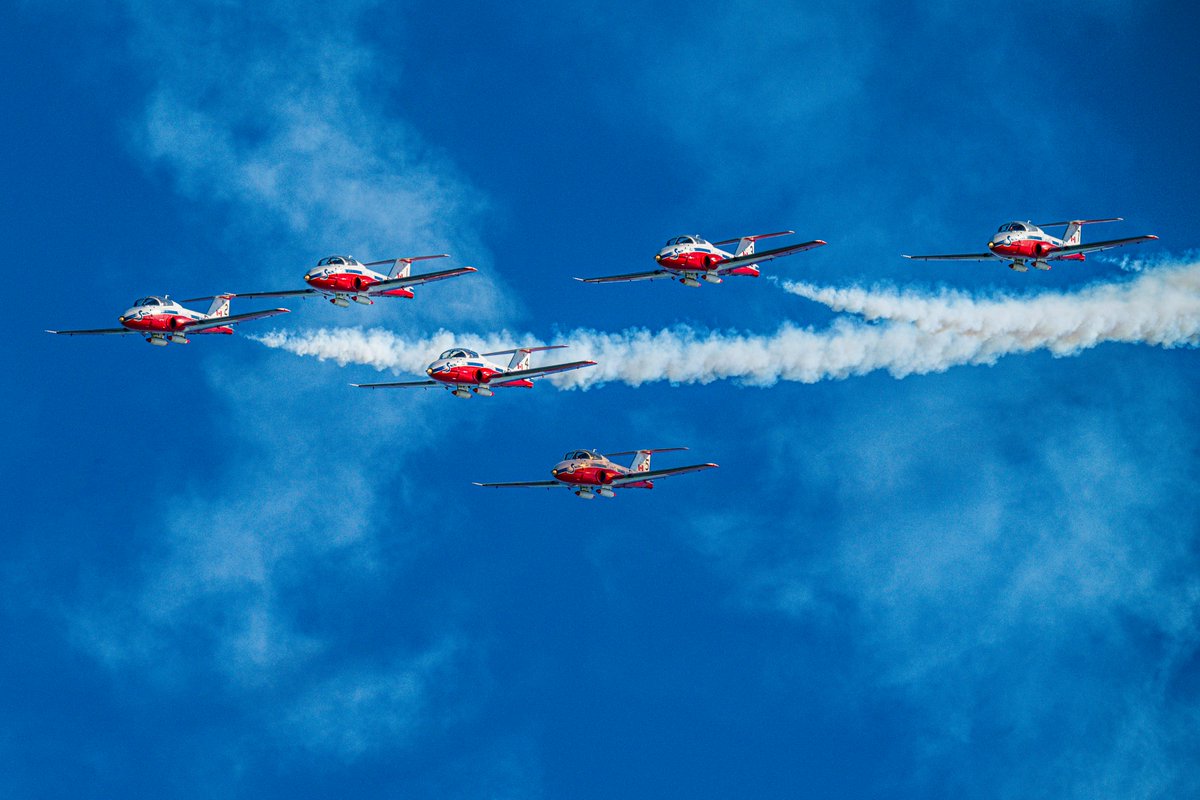 GTBundy's tweet photo. Canadian Forces Snowbirds (@CFSnowbirds) 🇨🇦 at San Francisco Fleet Week (@FleetWeekSF) 🌉 #fleetweeksf #fleetweek2025 #FleetWeek  #CFSnowbirds https://t.co/eMmy6jRAqy