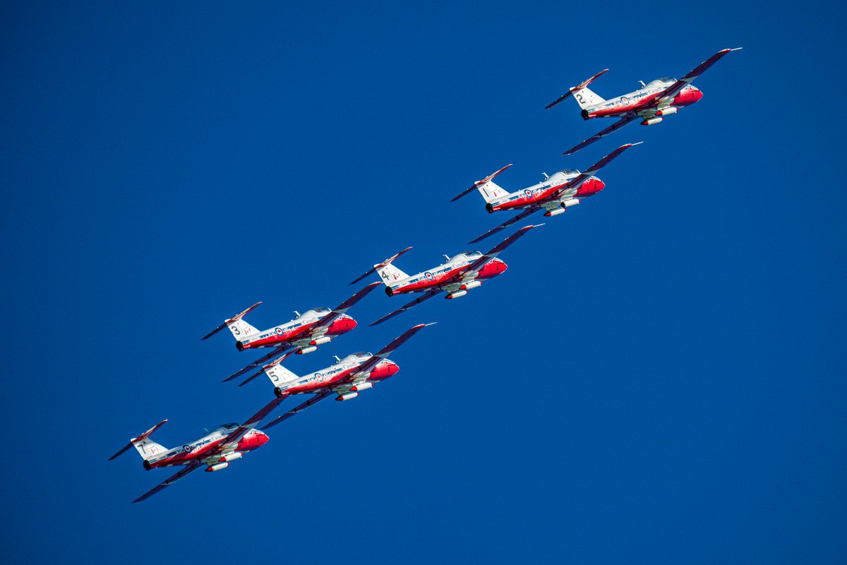 GTBundy's tweet photo. Canadian Forces Snowbirds (@CFSnowbirds) 🇨🇦 at San Francisco Fleet Week (@FleetWeekSF) 🌉 #fleetweeksf #fleetweek2025 #FleetWeek  #CFSnowbirds https://t.co/eMmy6jRAqy