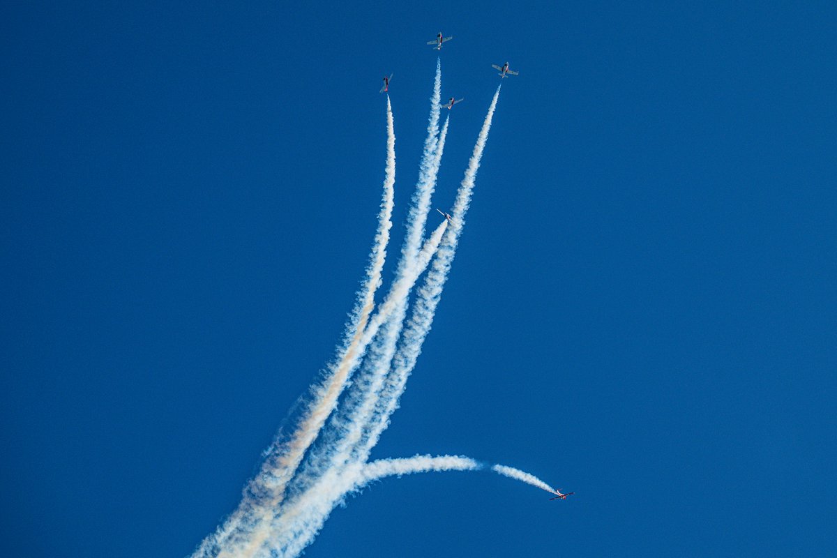 GTBundy's tweet photo. Canadian Forces Snowbirds (@CFSnowbirds) 🇨🇦 at San Francisco Fleet Week (@FleetWeekSF) 🌉 #fleetweeksf #fleetweek2025 #FleetWeek  #CFSnowbirds https://t.co/eMmy6jRAqy