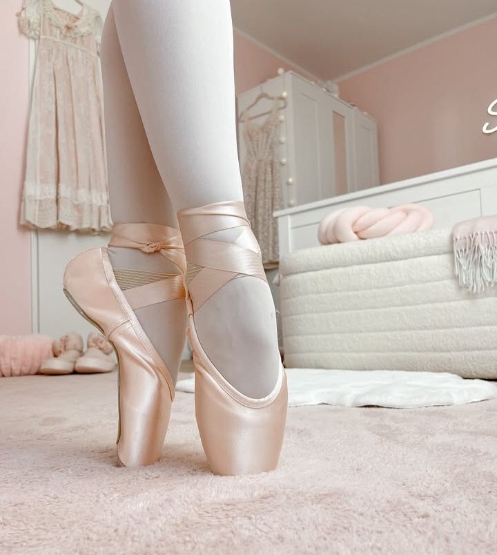 pefectballerina's tweet photo. ᅠㅤ
ᅠㅤ𝓒𝐇𝐋𝐎𝐄  𝓜𝐀𝐈𝐍𝐒𝐅𝐈𝐄𝐋𝐃
ᅠㅤ https://t.co/6MBn9siWEx