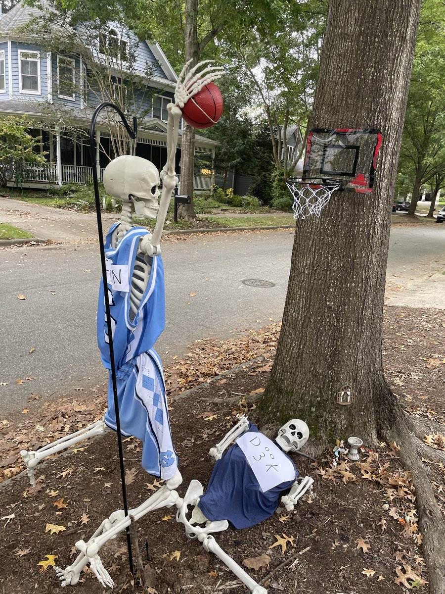SonOfODell's tweet photo. From a friend/former neighbor who lives in Chapel Hill.  @DGreen_14 @UNC_Basketball 

“Happy Halloween!!! 
I hope this doesn’t scare away any of the dook fans.”

Though, do we want any dook fans around? https://t.co/UuDLJrP5El