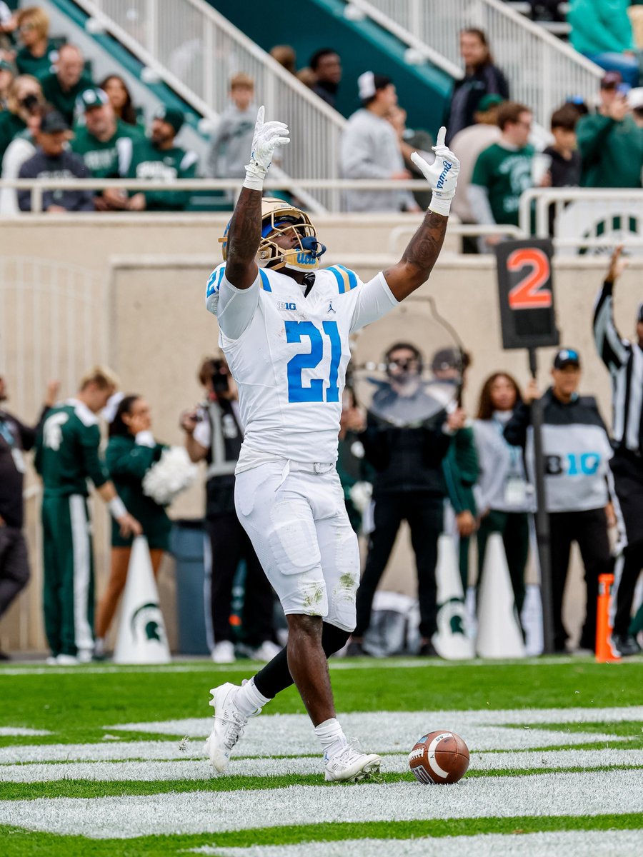 UCLA Football (@uclafootball) on Twitter photo First 𝗧𝗢𝗨𝗖𝗛𝗗𝗢𝗪𝗡 in a Bruin uniform for <a href="/JaivianThomas/">The Jet</a>! 🛩️
#GoBruins First 𝗧𝗢𝗨𝗖𝗛𝗗𝗢𝗪𝗡 in a Bruin uniform for <a href="/JaivianThomas/">The Jet</a>! 🛩️
#GoBruins