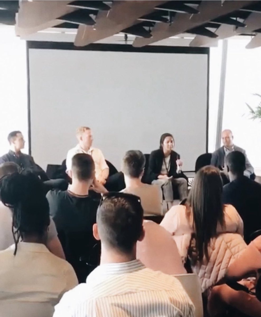 FOREX_EXPERT001's tweet image. Having a great time with my clients and introducing the business to them 

#businessnetworking #crypto #coinbase #minning #trading #bitcoin