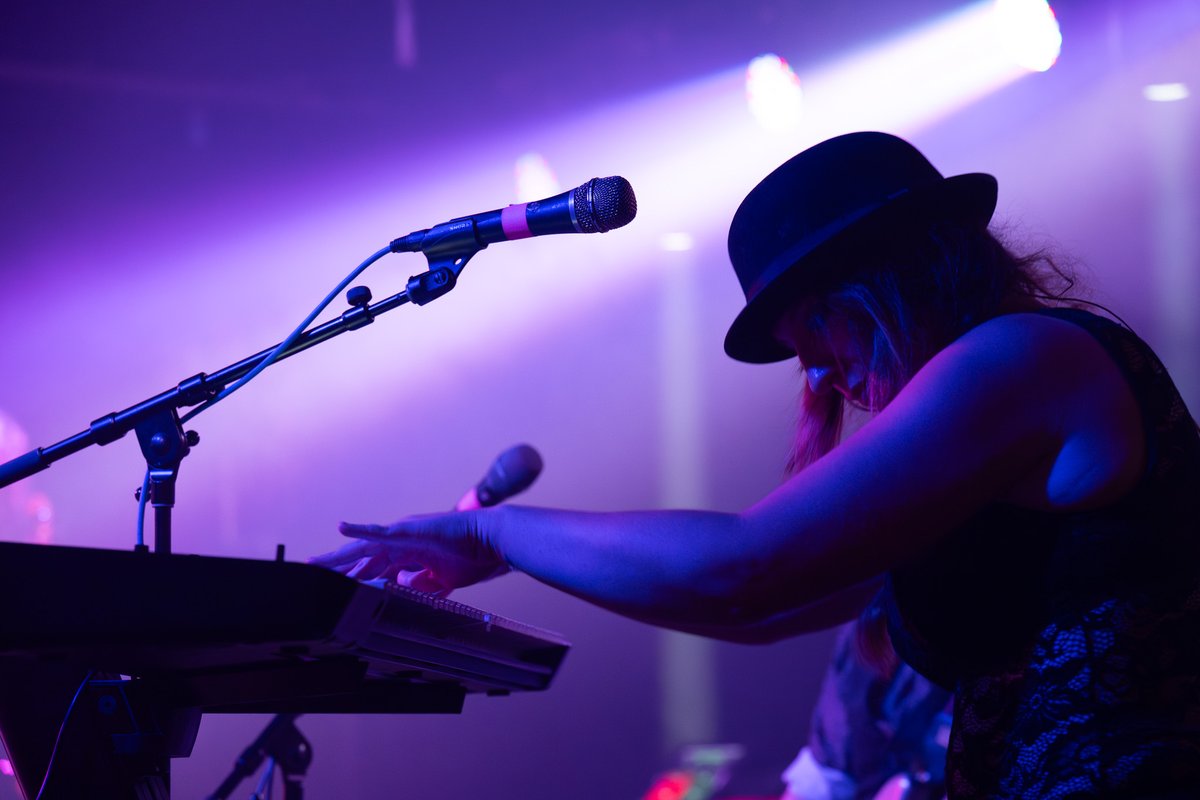 Be a good doll, play your cards right. Our west coast tour with That Handsome Devil starts this Thursday. bit.ly/SATSWtour

📷: Julie Kobin