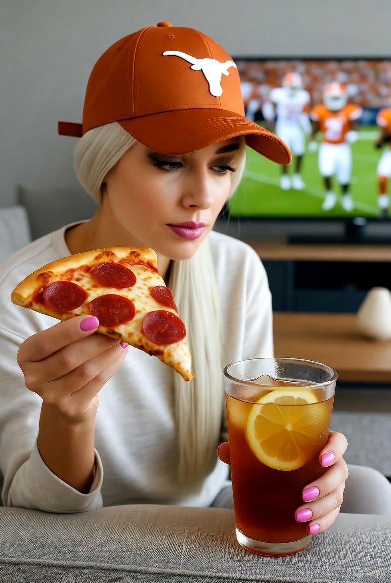 judy08281241's tweet image. Good afternoon! ☀️ What are you up to? I’m waiting for the Longhorns vs. Sooners Red River Showdown at 2:30 PM—epic rivalry at the Cotton Bowl! Hook &apos;em! 🤘