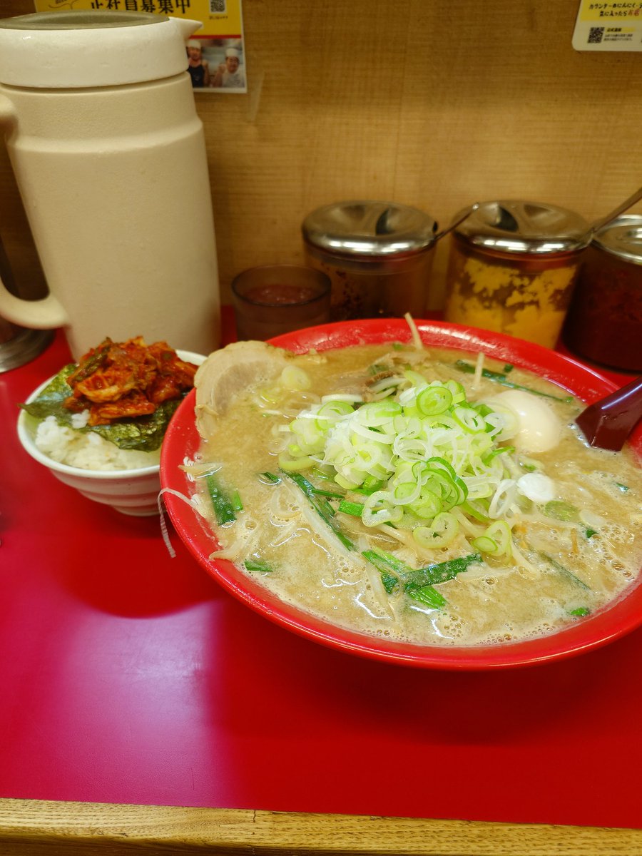 puros1922's tweet photo. 久しぶりの弁慶浅草。
味噌󠄀らーめん中盛＋キムチご飯

酸味無くて好きなタイプのキムチ。

こってりな口内をサッパリしてくれるキムチご飯最高です！ https://t.co/IkST0Fmj3J