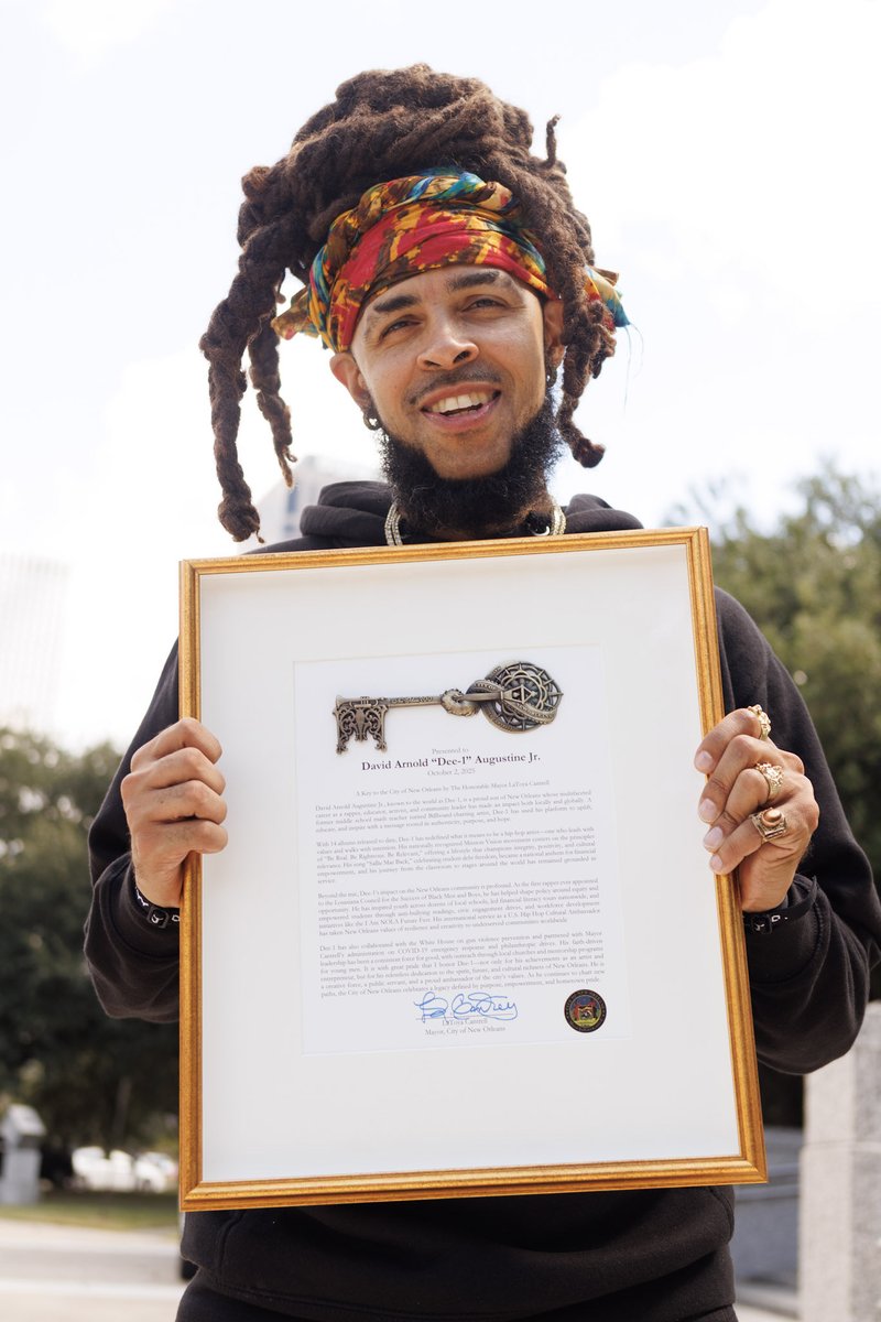 Dee1music's tweet image. Just received the Key to the City of New Orleans. This is an honor i will never forget. 🔑

i want to thank @mayorcantrell &amp;amp; the @CityOfNOLA for recognizing my longstanding contributions to my hometown.

I hope this motivates others to keep God 1st. It always wins in the end.