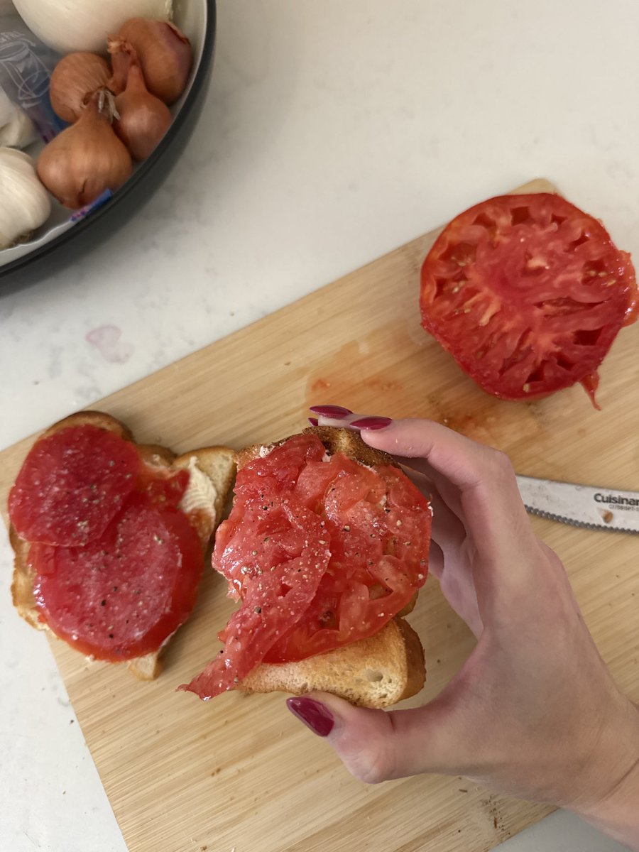 stargrlyceleste's tweet image. I was a raw tomato hater until I discovered $6 heirloom tomatoes + salt&amp;amp;pepper