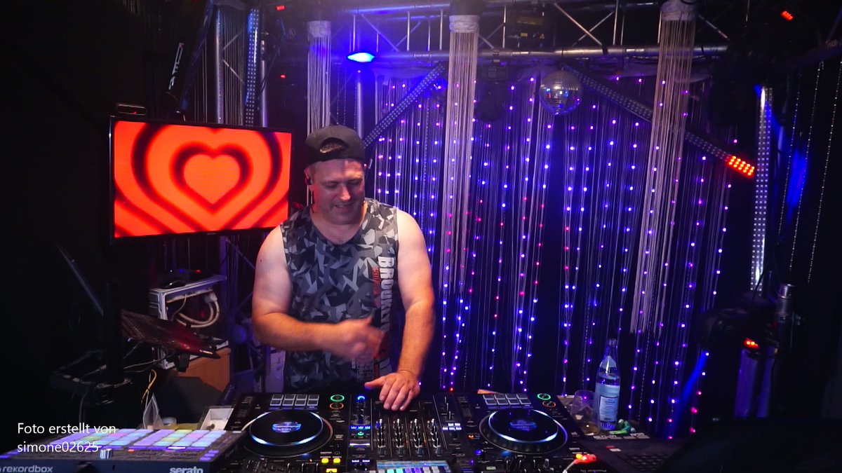 🔥 Was war das bitte für ein hammer geiler Stream! 😍
Mit euch — meiner unglaublichen Fan-Community — zu feiern, war einfach next level!