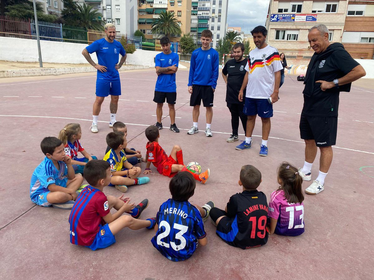 1mostolesfs's tweet photo. El Club ha puesto en marcha la iniciativa MRB-FS MÓSTOLES (Mi Equipo, Tu Cole)
donde visitaremos a varios colegios de nuestra ciudad para dar a conocer a nuestro Club…
#canteraazul https://t.co/Rt02NUHwnV