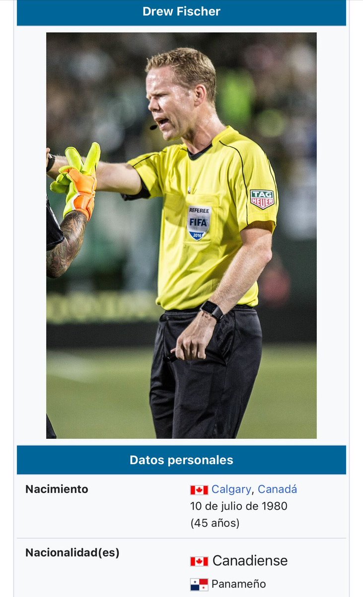 FanaticosGMV's tweet image. La polémica continúa tras el partido entre El Salvador y Panamá 🇸🇻🇵🇦. 

Tanto así, que en Wikipedia, modificaron la descripción del árbitro Drew Fischer, asignándole la nacionalidad panameña y agregando calificativos como “ladrón” luego de su controvertida actuación.