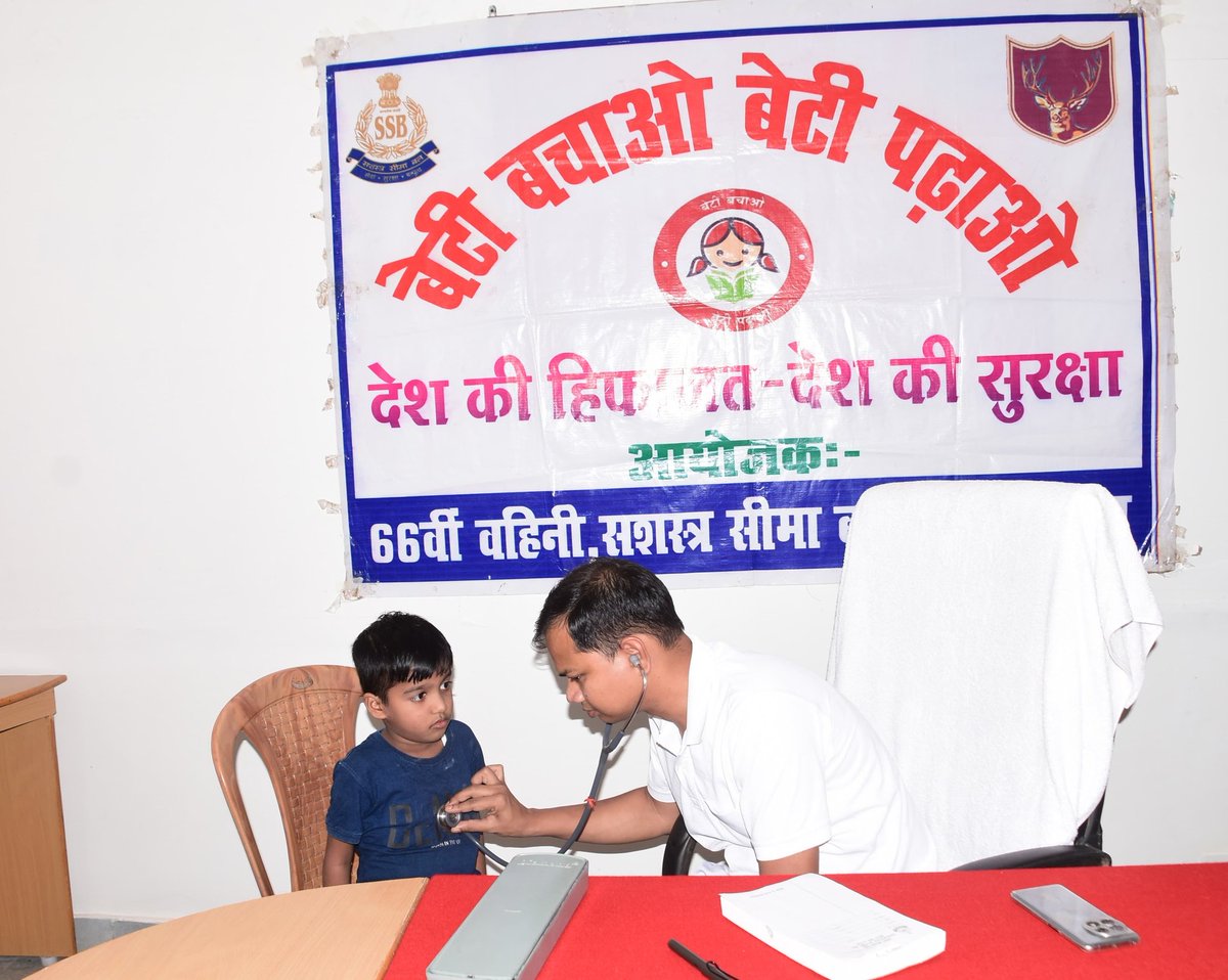66BnSSB_INDIA's tweet image. 66वीं #SSB कैम्पियरगंज द्वारा स्वास्थ्य जागरूकता की पहल! 
वाहिनी के डॉक्टर, श्री अभिषेक कुमार, सहायक कमाडेंट चिकित्सा ने बच्चों का निःशुल्क स्वास्थ्य परीक्षण कर उन्हें स्वस्थ जीवन का संदेश दिया। समाज कल्याण के प्रति SSB की प्रतिबद्धता। 🙏 
@SSB_INDIA 
@SSBFTRLUCKNOW