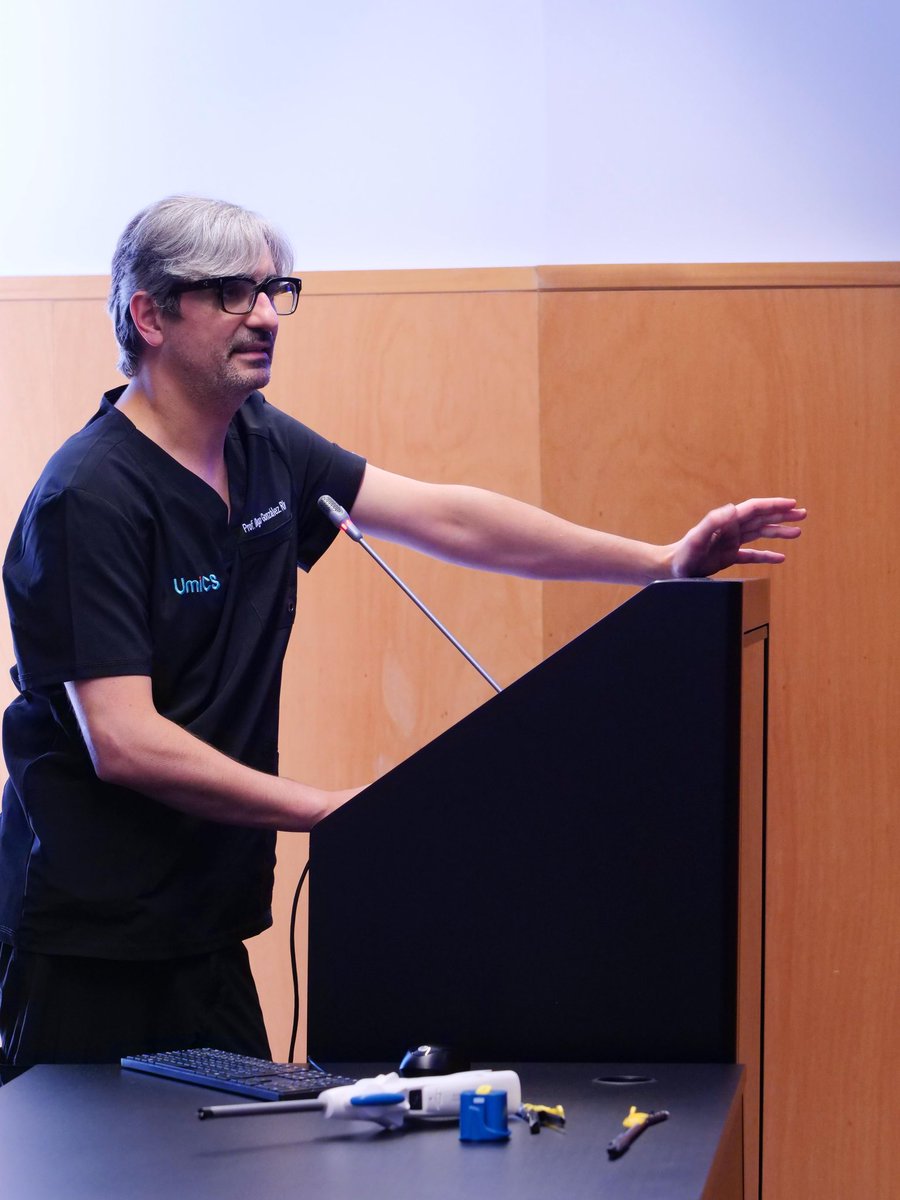 dgonzalezrivas's tweet photo. Another international Uniportal VATS course in Lisbon with 15 thoracic surgeons coming from all around the world. Friday with lectures and 5 cases of live surgery and Saturday with cadaver lab at Nova medical school https://t.co/pjTMW6cgEK