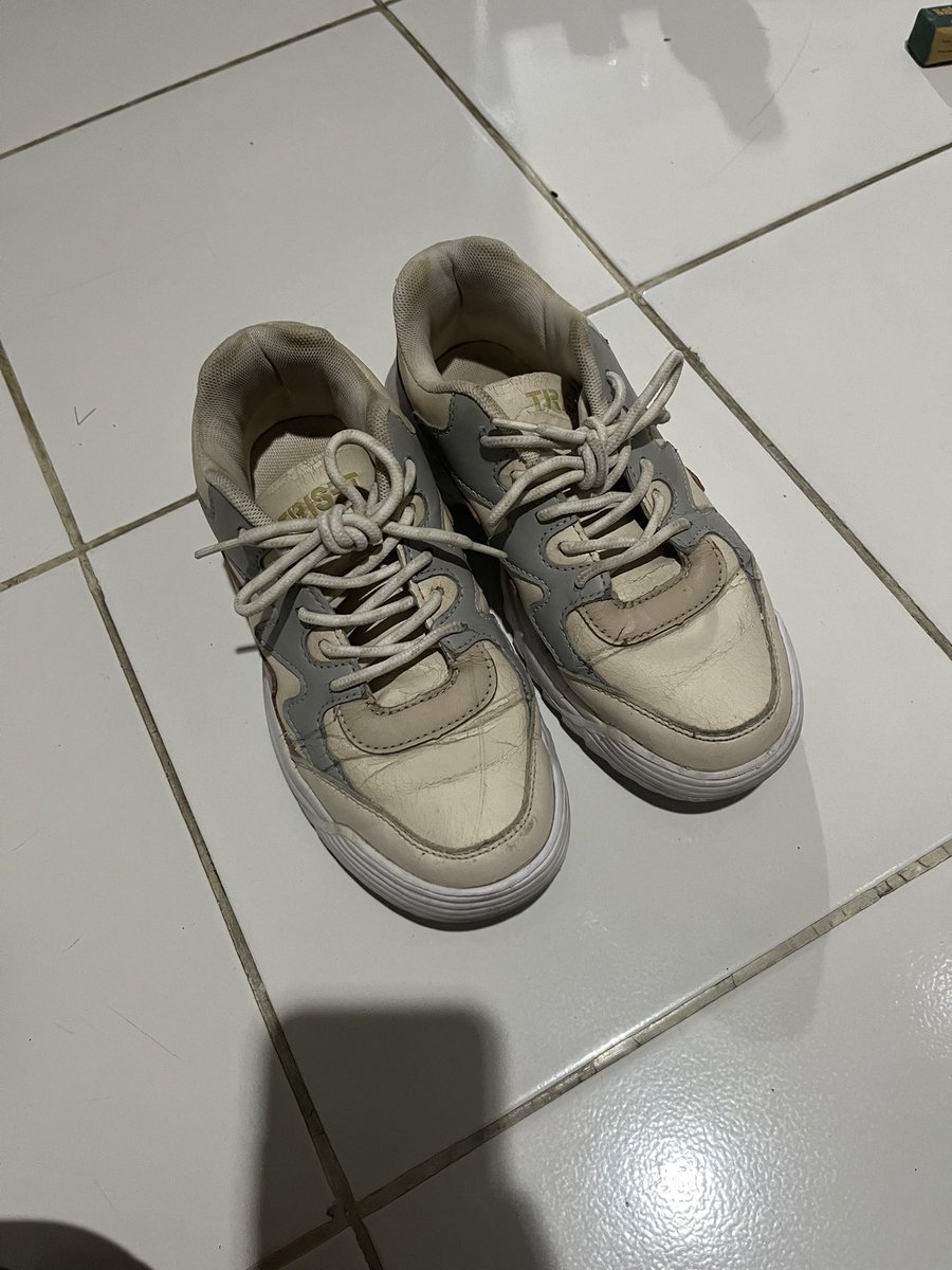 adikwik's tweet photo. Hallo semua, aku ada 2 pasanv sepatu pantas pakai ukuran 36. Yang mau boleh banget dm ya. FREE
Ongkir tanggung sendiri ya

#shoes
#sepatu
#sepatusecond
#sepatusecondfree
#freeproduct https://t.co/FOINM5zdtI