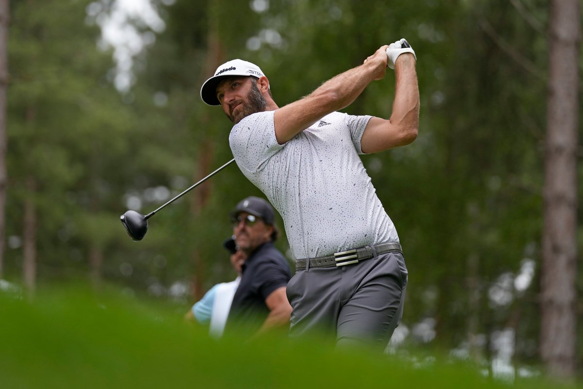 boninsportscard's tweet image. Who is your favorite player to play college sports at Coastal Carolina University? I&apos;ll start. Mine is Dustin Dustin Johnson. Dustin Johnson was playing in the LIV Golf League Who is yours?

#favoriteplayer #DustinJohnson #CoastalCarolinaChanticleers #Golf  #NCAA #LIV…