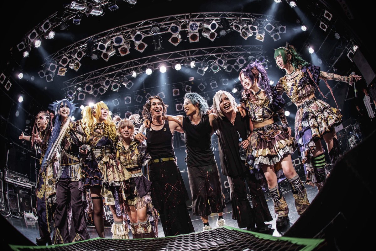 【御礼】

二○二五年
十月十一日

マザリ
一周年単独公演
「 呪詛 -生演奏- 」

誠ﾆ有難ウ御座ｲﾏｼﾀ。