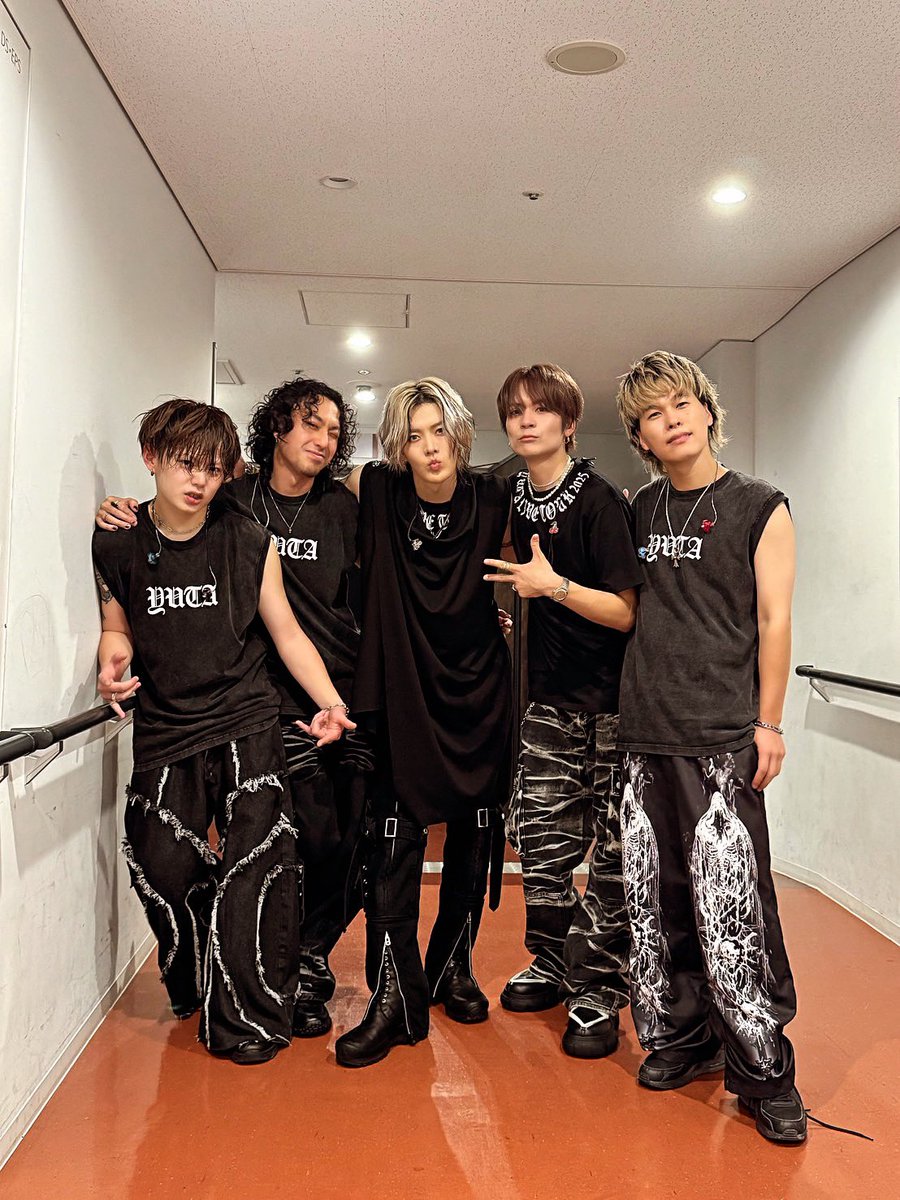 直井 弦太 (@gentanaoi) on Twitter photo YUTA LIVE TOUR 2025 -PERSONA-
<a href="/NCT_OFFICIAL_JP/">NCT_OFFICIAL_JP</a>
Day2 at京都ロームシアター
今日も叩いた!喋った!!!
いや!!基本喋った!!!
今日から合流のたくちゃんとカズヤさん!!
素晴らしすぎてバチ上がった!!🔥🔥
明日もバチこり行きます!!!(喋ります)
#YUTA #유타 #ユウタ
#PERSONA YUTA LIVE TOUR 2025 -PERSONA-
<a href="/NCT_OFFICIAL_JP/">NCT_OFFICIAL_JP</a>
Day2 at京都ロームシアター
今日も叩いた!喋った!!!
いや!!基本喋った!!!
今日から合流のたくちゃんとカズヤさん!!
素晴らしすぎてバチ上がった!!🔥🔥
明日もバチこり行きます!!!(喋ります)
#YUTA #유타 #ユウタ
#PERSONA