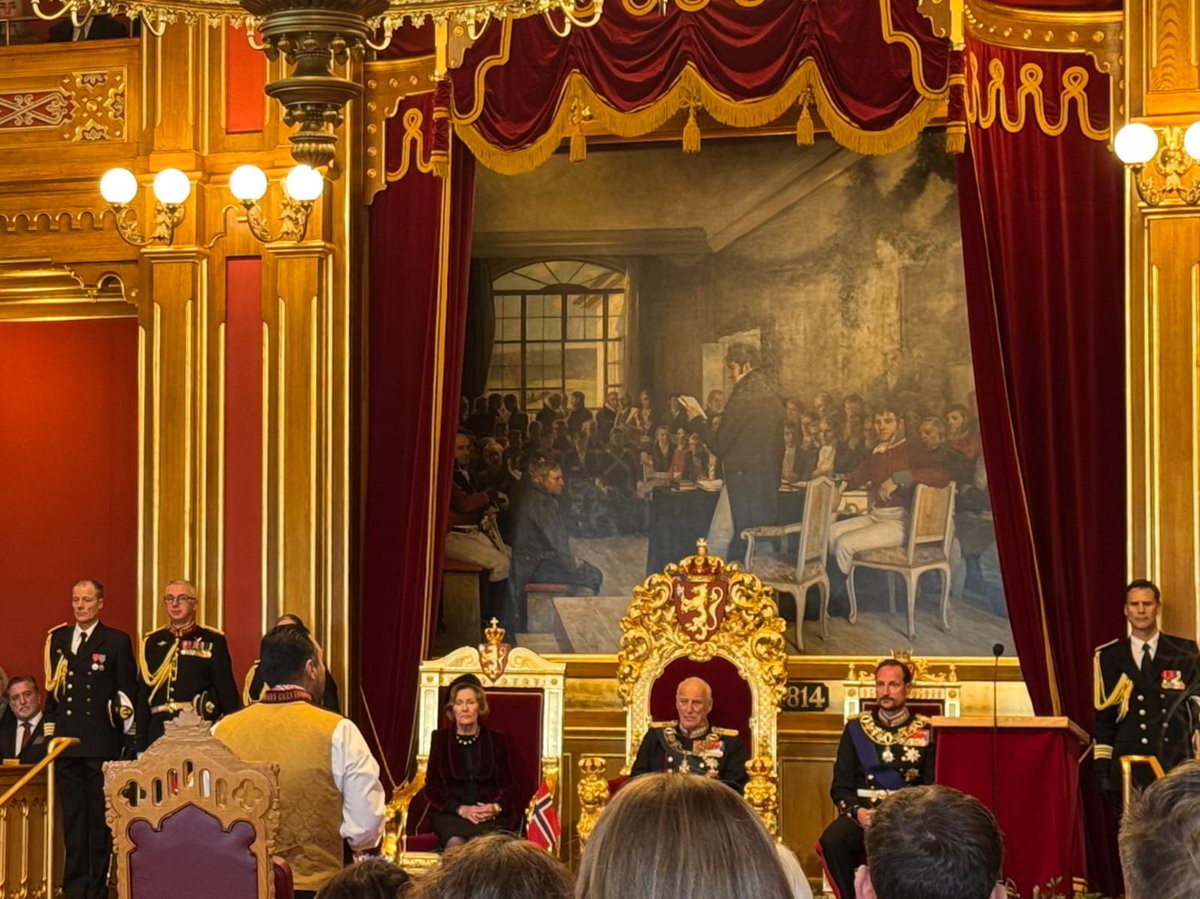 NicolettiStef63's tweet image. This afternoon I took part into the solemn State opening of the 170th @Stortinget (Norwegian Parliament), after the political elections of the 8th of September.
His Majesty, King Harald V, red the speech from the throne, prepared by the PM @jonasgahrstore, informing the #Storting…