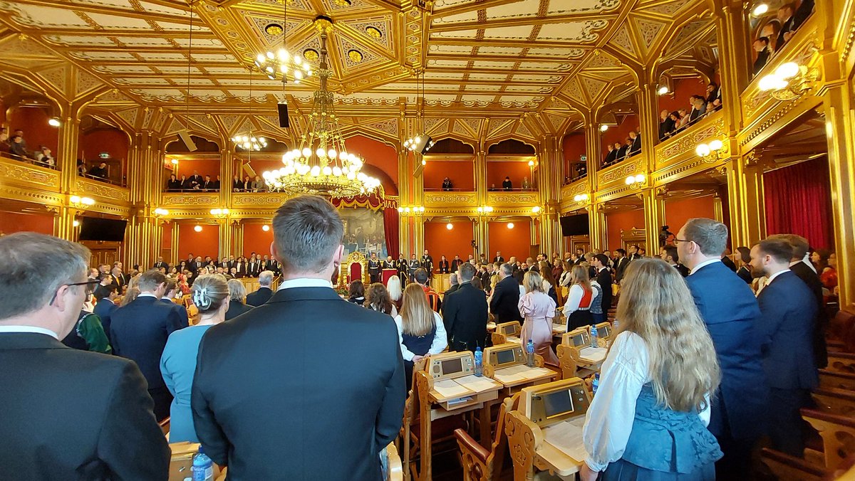 NicolettiStef63's tweet image. This afternoon I took part into the solemn State opening of the 170th @Stortinget (Norwegian Parliament), after the political elections of the 8th of September.
His Majesty, King Harald V, red the speech from the throne, prepared by the PM @jonasgahrstore, informing the #Storting…