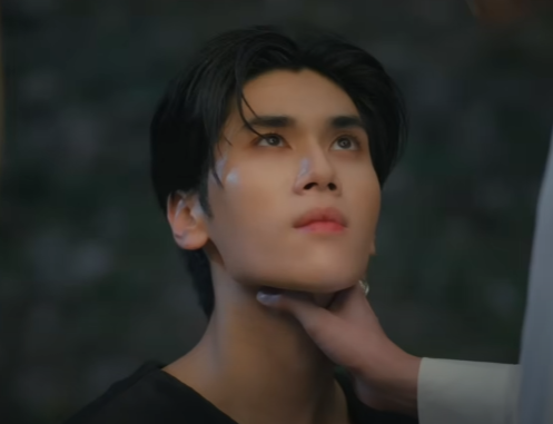 daokluen's tweet image. HOW CAN THIS VAMPIRE BE THIS SO PRETTY??

#RevampSeriesEP8 @dunknatachai #dunknatachai