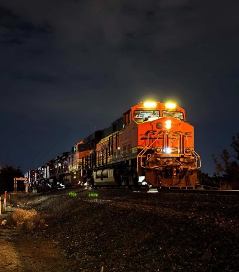 Creepin' on by… 🎃 Photo Credit: Tyler Devine (tentwentytrains and