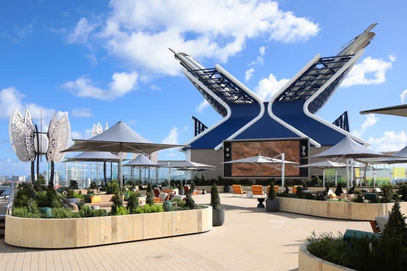 TravelYetis's tweet photo. 🌱 Reconnect with nature at the Rooftop Garden—a lush, open-air retreat with live music, outdoor movies, and delicious alfresco dining. It’s a refreshing oasis unlike anything else at sea. #CelebrityCruises https://t.co/UvFIH9JgR8