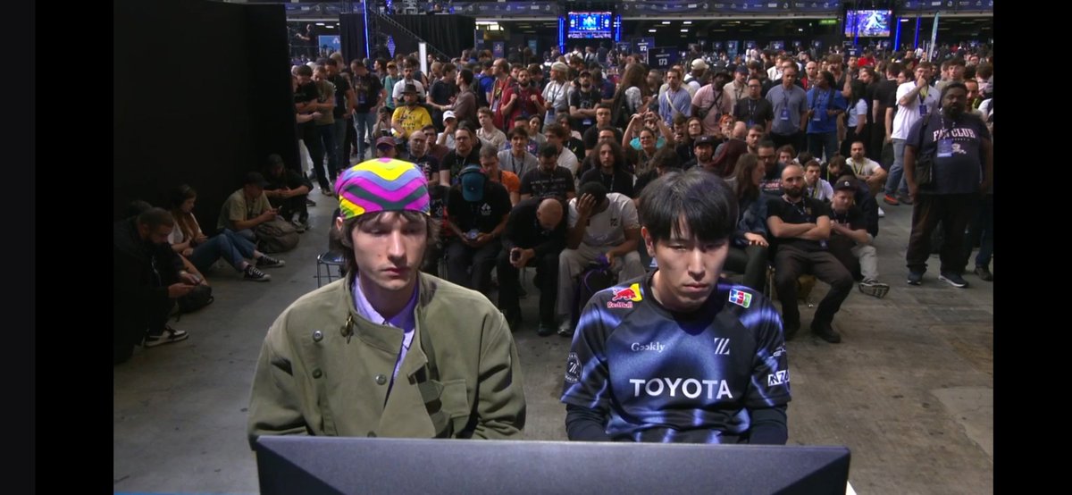 Fin de parcours pour <a href="/s4ltyKiD/">DW LLC | s4ltyKiD 🇧🇪🧂</a> Top 49. Il s'incline face a Momochi(Ed) mais clairement il a pas démérité. 
Nozar lance dans quelques minutes son round 3. Ca va etre intense.