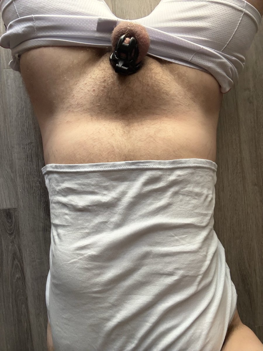 jcwMTL's tweet photo. Locked plugged and on the floor where I belong. Craving a guy to help stretch me out and use me.

#gay #gaynsfw #nsfw #lockedsub #lockedbottom #gaymtl #gaymontreal #locktober #lockedcock #lockedboy #gaychastity https://t.co/mXlw1CYq2J