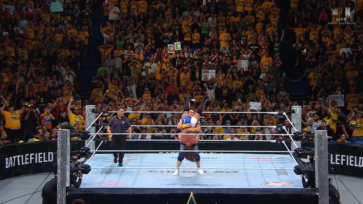 EliteClubS0B's tweet image. This was one of the GREATEST matches I’ve ever seen.
Matches like this are the reason why I love this pro wrestling shit.
⭐⭐⭐⭐⭐⭐⭐ Classic.
#WWECrownJewel