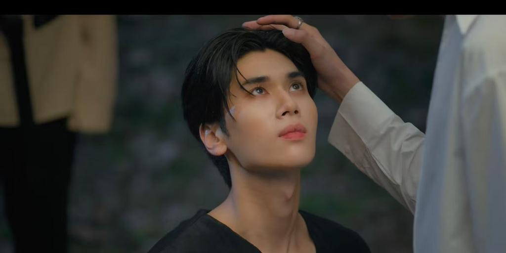 This is a handsome vampire, please be gentle with him #RevampSeriesEP8
#dunknatachai #BounPrem