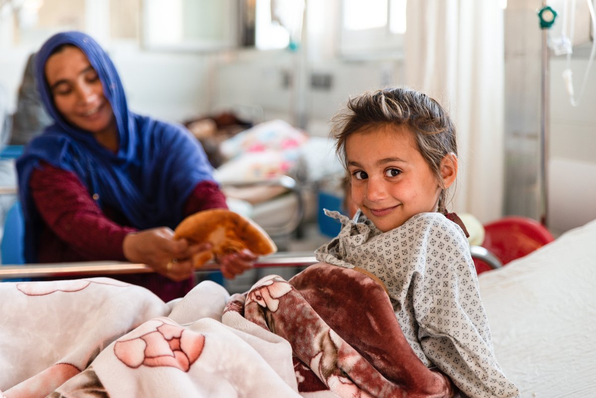 👧🏾👧🏼En muchos lugares del mundo, ser niña significa enfrentarse cada día a la desigualdad, la violencia o el matrimonio forzado.

Significa no poder ir a la escuela, no tener acceso a atención médica o ver cómo sus derechos más básicos se desvanecen en contextos de conflicto.