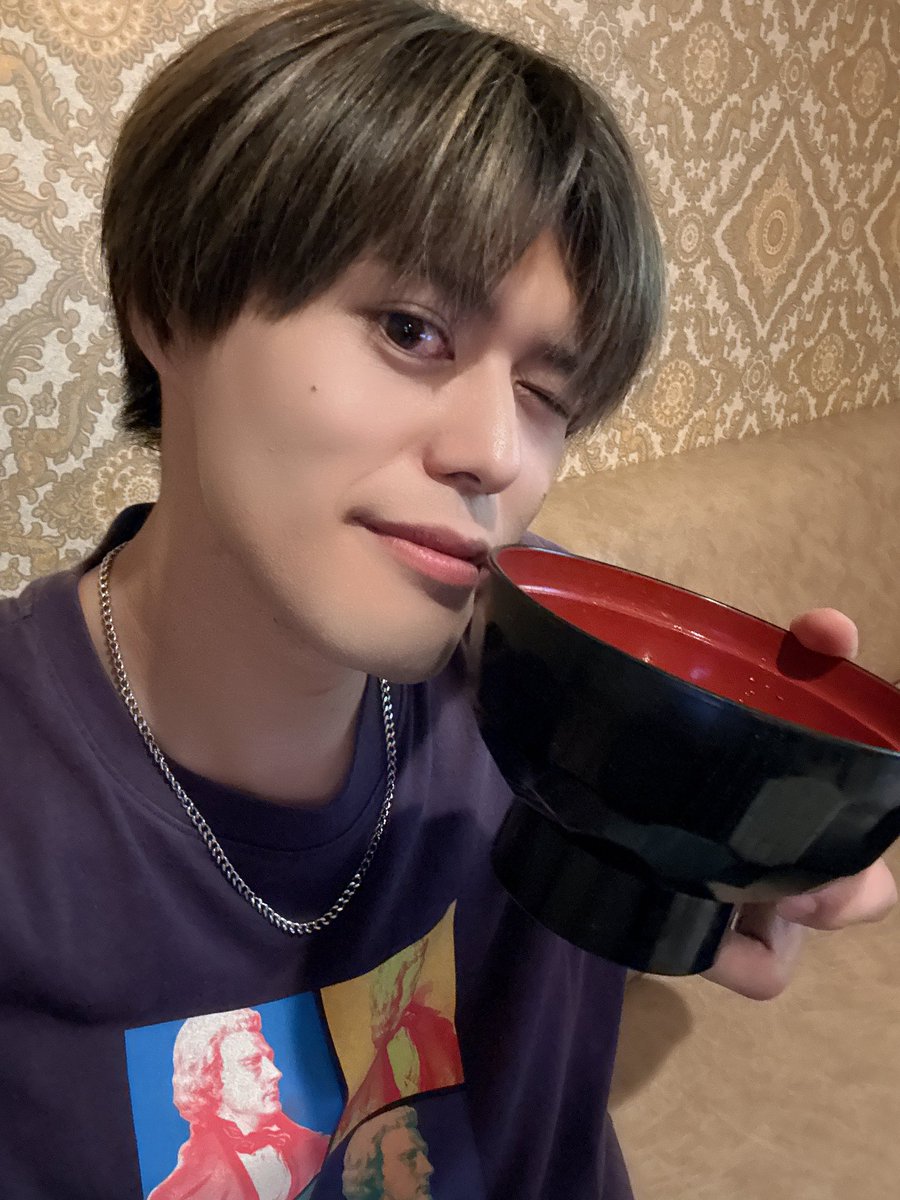 IchiYuma1015's tweet image. muko² TikTokソロ配信ありがとうございました!✨
みんなに見守られながら、
カラオケで食べる"白ごはん"と"赤だし"。
最高でした☺️
#ムコムコ