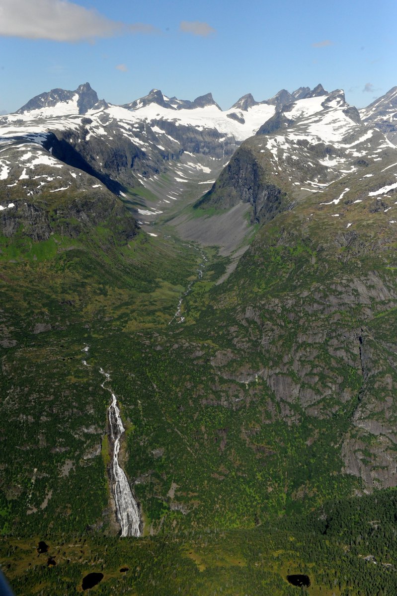 Norwegian Nature – Western Jotunheimen, Årdal Municipality

In the western part of Jotunheimen, within Årdal municipality, the water runs wild and free — cascading down the mountains in great waterfalls, roaring between stone and moss.
Here you feel the raw power of nature: steep