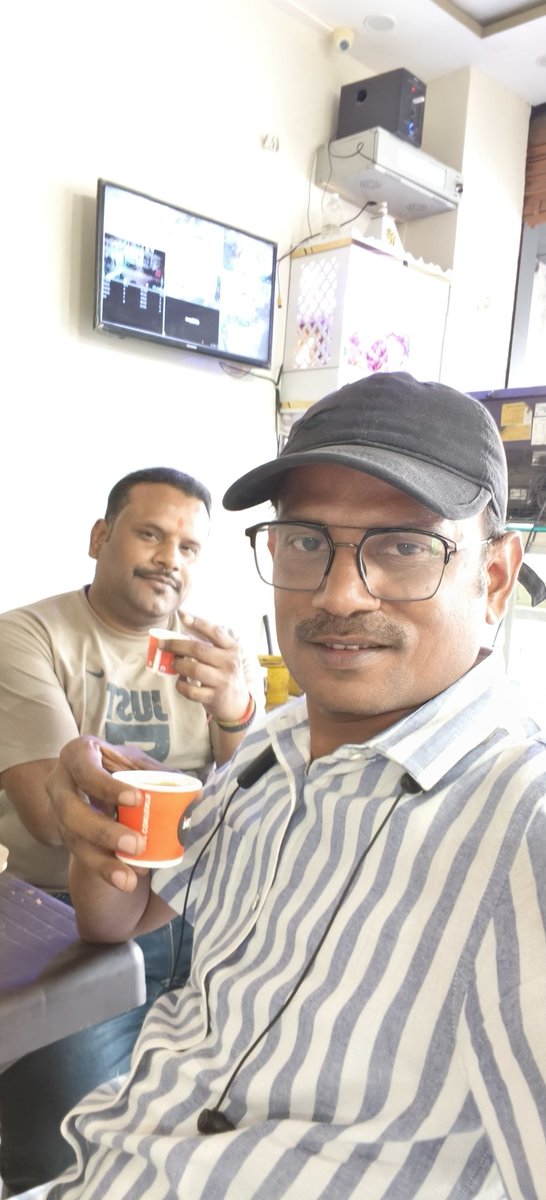 जिसको पीने से दोस्ती में नयी मिठास घुल जाए वो हैँ चाय.....♥️

आज अपने प्रिय कनपुरिया भाई <a href="/AMITDIXIT4BJP/">AMIT DIXIT 'om'</a> जी संग चाय पे चर्चा।

#कुछ_पल_तेरे_संग 😍♥️
