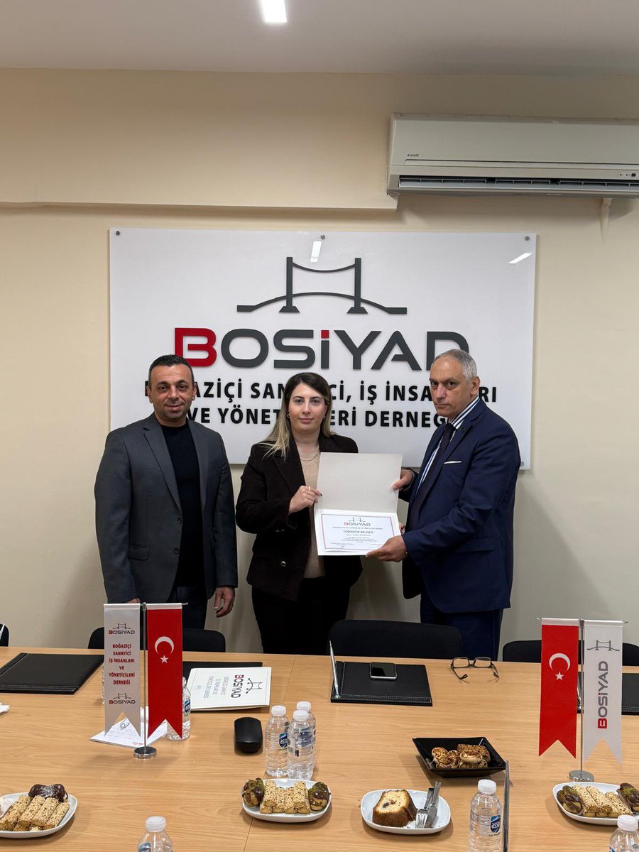 BalinNail's tweet photo. Bugün Kurumumuz BOSİYAD’da Yurtdışı Eğitim, Burs ve Eğitim Fırsatları konulu sunumlarından dolayı Sn.Elnaz Safarli’ye ve Sn. Nargiz Mradova’ya teşekkür ederiz. https://t.co/V6SYoIP1I8