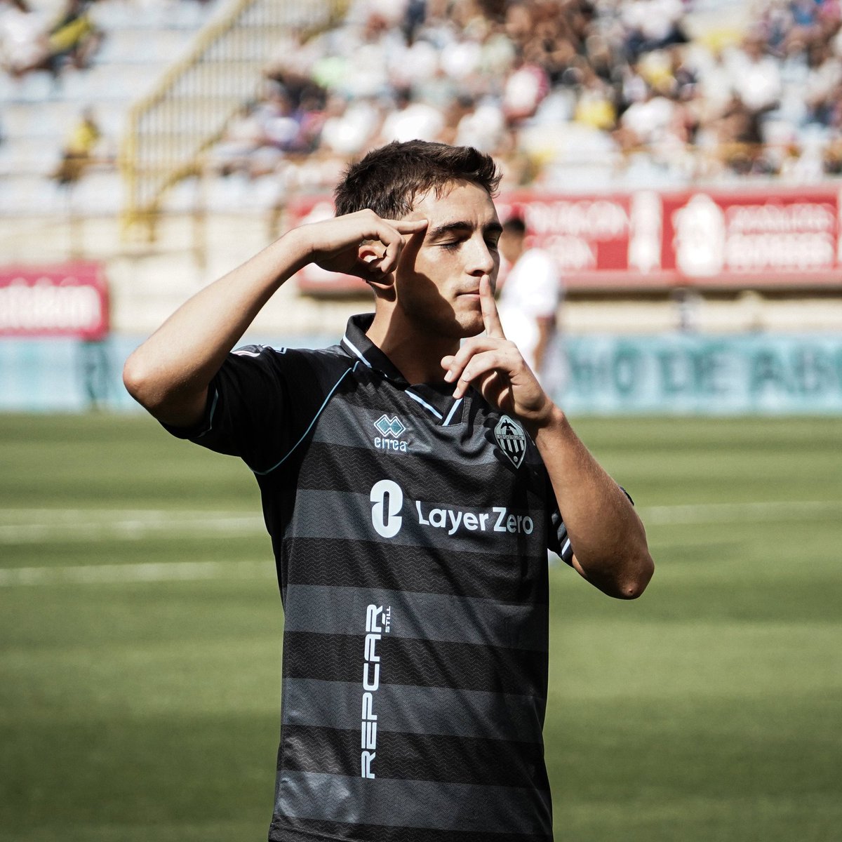 🎁 ¡REGALAMOS LA CAMISETA DEL CD CASTELLÓN!

Si mañana gana el #CDCastellón con gol de <a href="/alex_calatrava/">alexcalatrava</a>, regalamos su camiseta entre los que den RT y nos sigan

🍀 ¡Mucha suerte a todos! #LaLiga