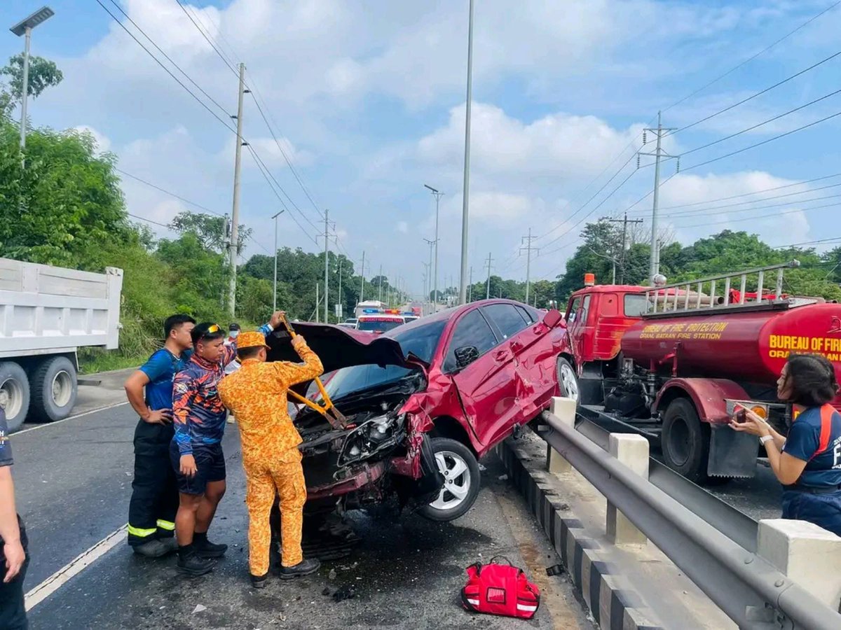 News5PH's tweet image. AKSIDENTE SA ORANI, BATAAN

Sugatan ang apat na indibidwal matapos bumangga ang isang kotse sa isang truck, at sumalpok sa center island sa bahagi ng Roman Super Highway, Barangay Mulawin sa Orani, Bataan tanghali ngayong Sabado, Oct. 11.

Base sa inisyal na imbestigasyon,…