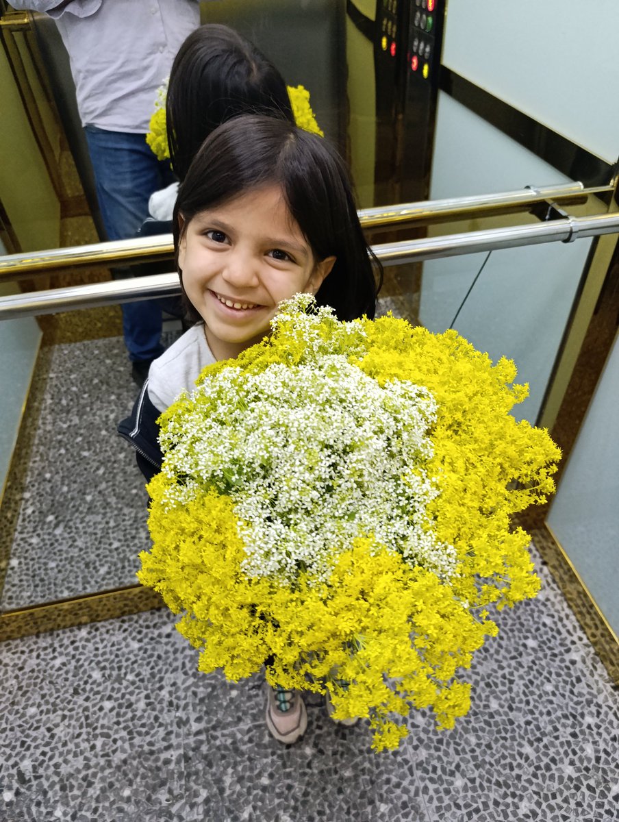 Senin bir gülüşün tüm dünyaya değer.

Eğer bir kızınız varsa hayata küsme şansınız yok...

Kız bir çiçek, bir yıldız, doğan bir güneştir. 

Kızım, hayat kaynağım, aldığım bir nefestir.
KIZLARIMIZI ÜZMEYELİM...
#DünyaKızÇocuklarıGünü