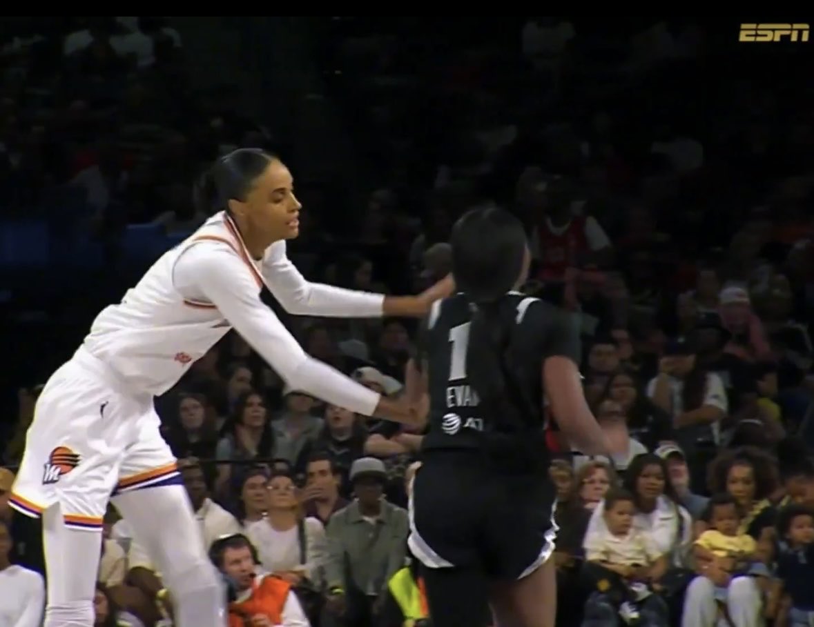 GotTheFever22's tweet image. DeWanna Bonner reportedly tried to quit on the Mercury and join the Aces during Game 4 halftime but was stopped by security.