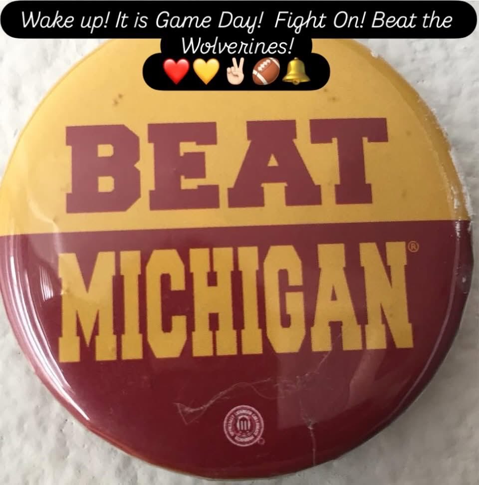 VicTheMacWizard's tweet photo. WAKE THE FUCK UP TROJANS, IT’S GAME DAY!!! #FightOn ✌🏻 #BeatTheWolverines ✌🏻 #RestInPeaceMom ✌🏻 #FightOnForever ✌🏻 #WeAreSC ✌🏻 https://t.co/ndE8xnWrzm