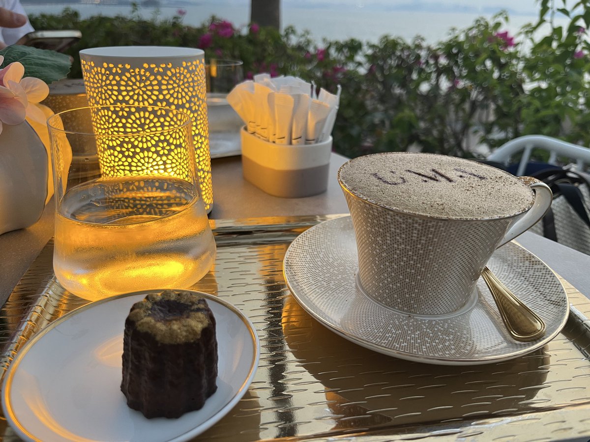 What’s stopping you from drinking a gold cappuccino al Burj Al Arab? 😂