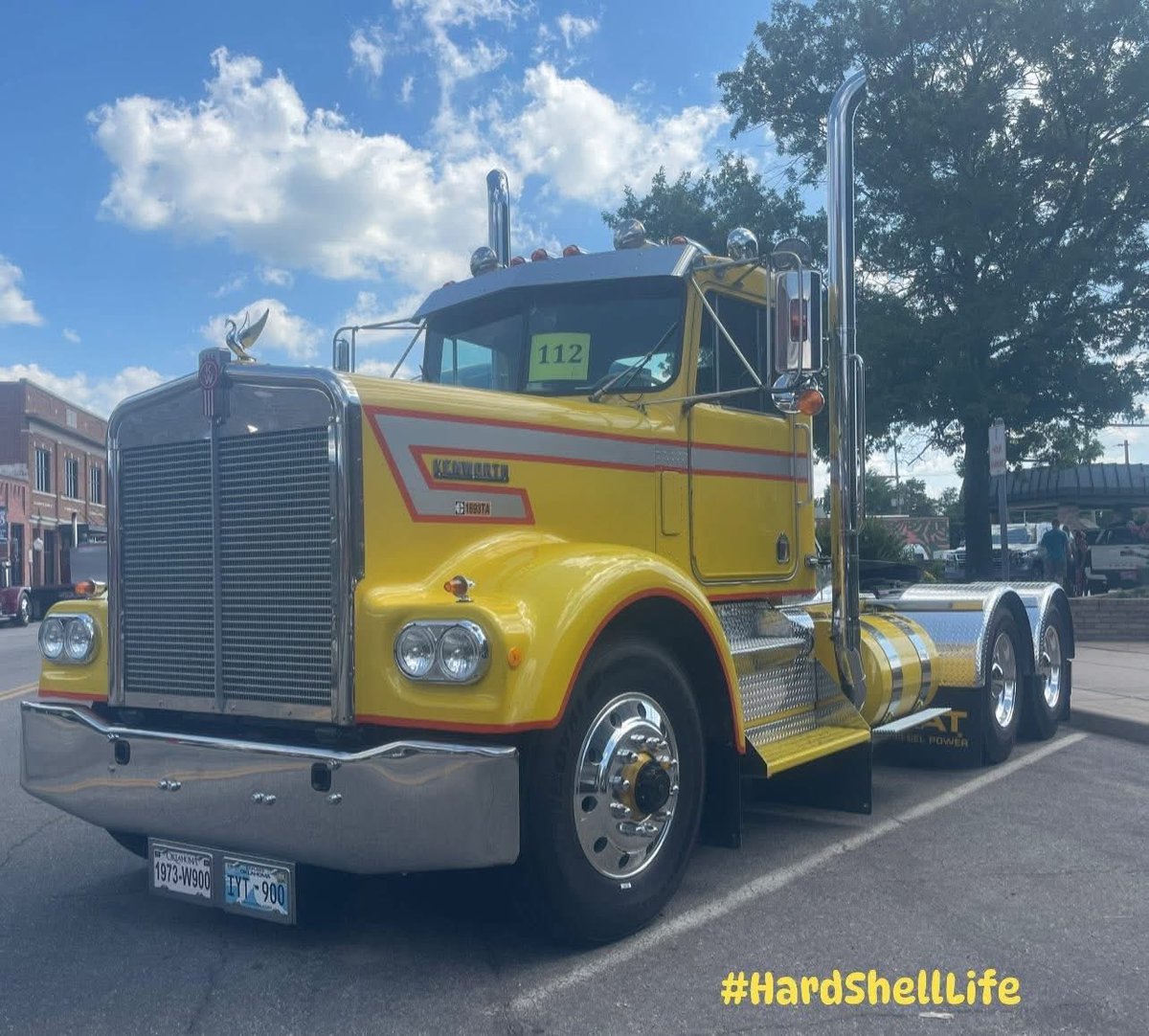 bobbi_mcgeeKY's tweet image. Classic A Model Kenworth with a 1693TA Cat looking just perfect in the Oklahoma sun ☀️ #HardShellLife