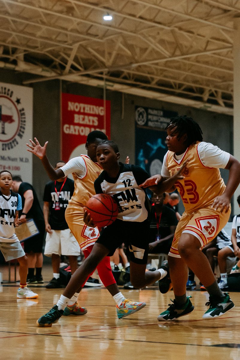 iplayprimetime's tweet image. Them : “Where were you last weekend?”
Us: “I was hooping with Primetime🤷‍♂️” 

#primetime #bball #hoops #youthsports