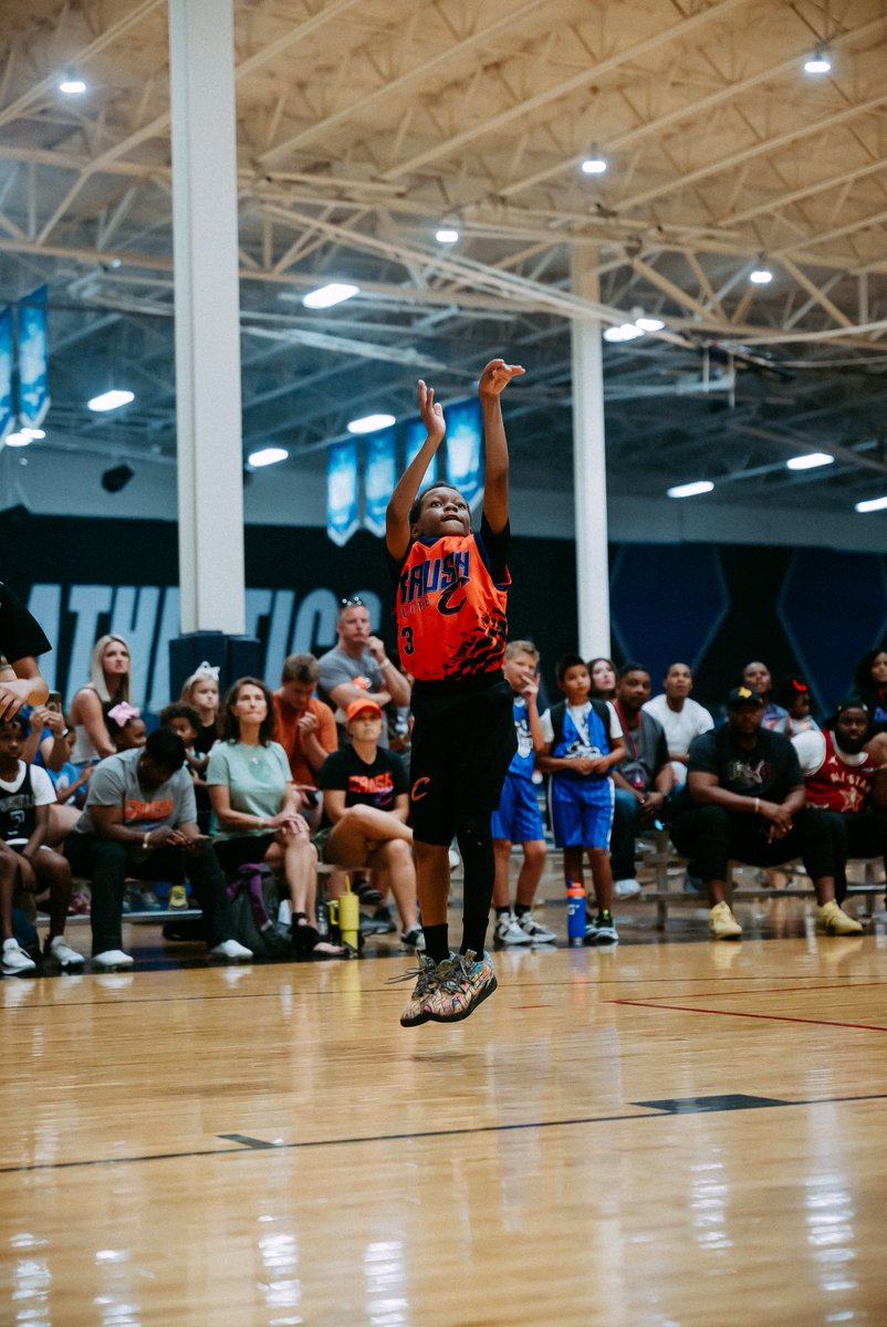 iplayprimetime's tweet image. Them : “Where were you last weekend?”
Us: “I was hooping with Primetime🤷‍♂️” 

#primetime #bball #hoops #youthsports